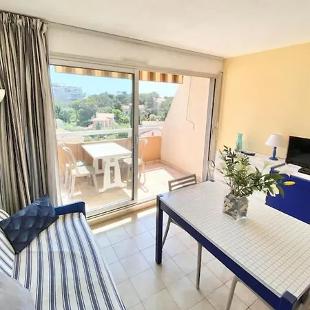 Apartment Bright With Balcony Near The Harbor